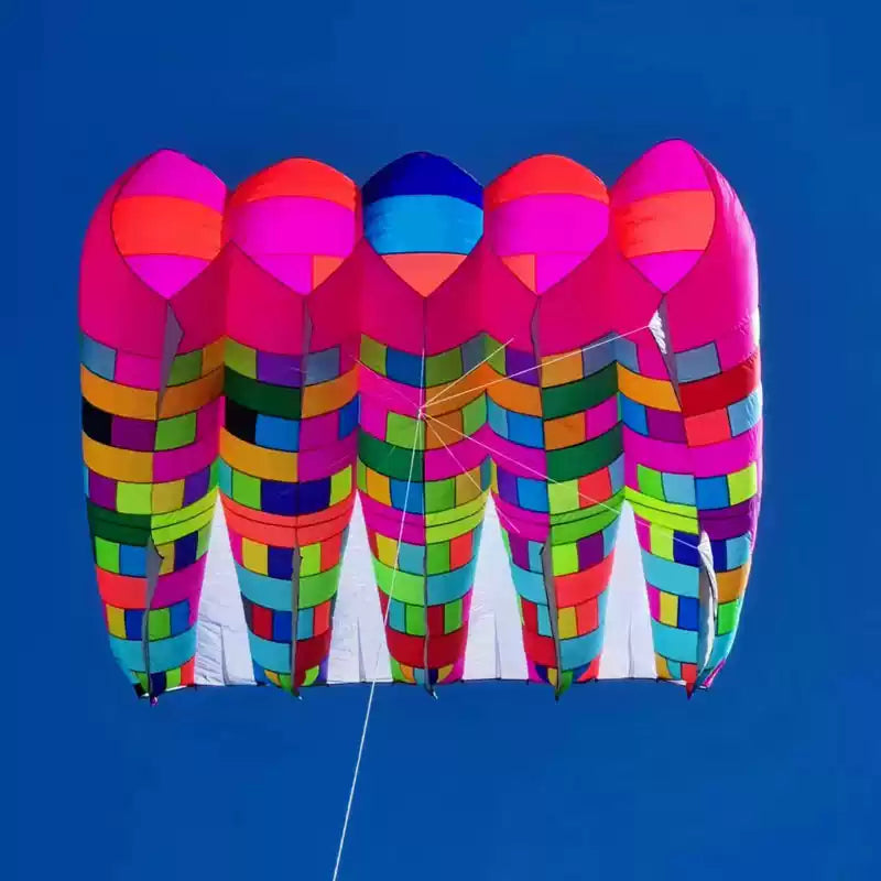 Universal navigation kite with stable wind speed